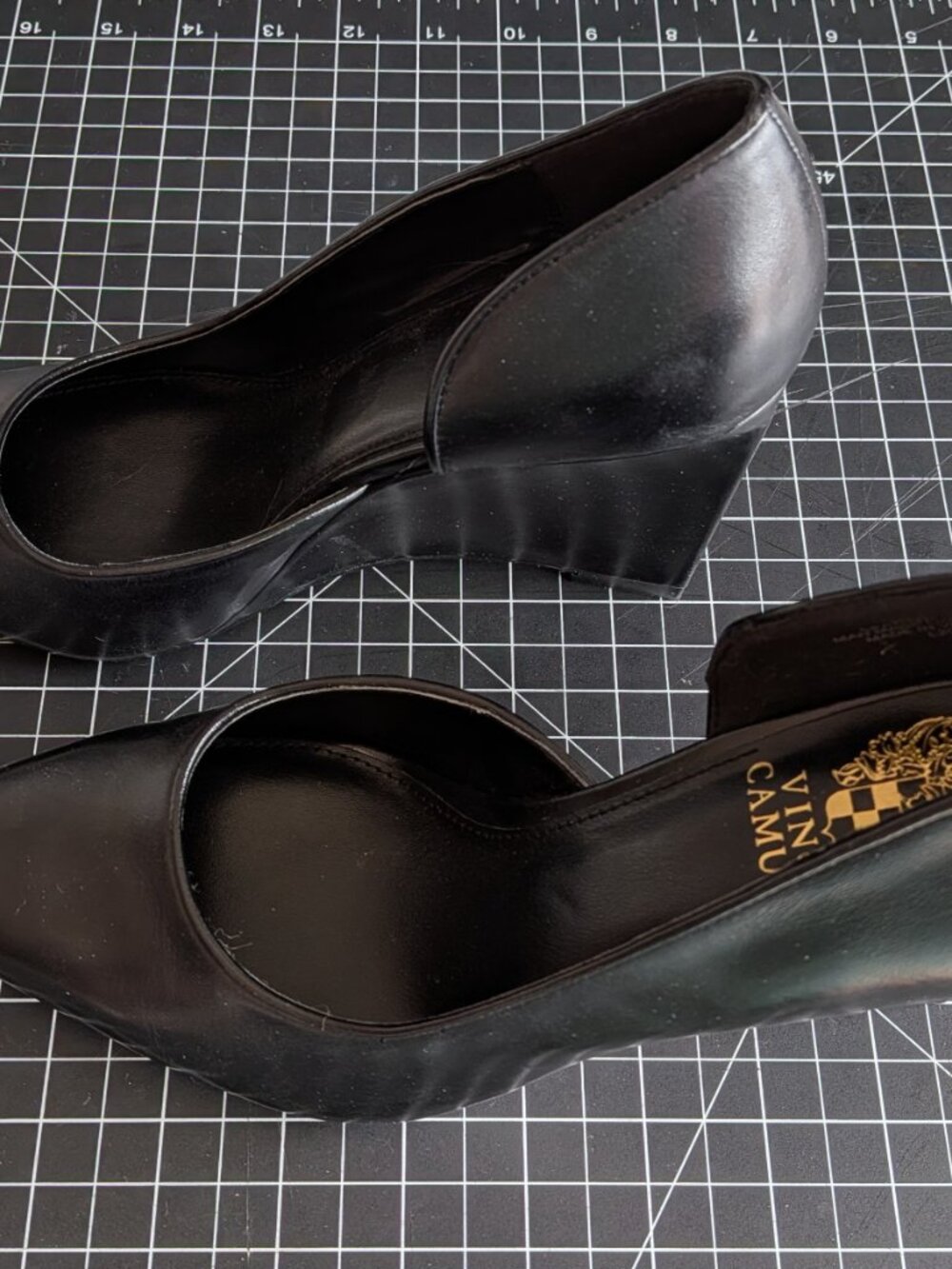 Vince Camuto Black Leather Wedge Pumps – Brand New Size 8M - Picture 3 of 4